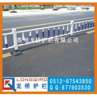 蘇州龍橋訂制廣場道路隔離護(hù)欄 道路中央隔離分流欄 市政欄桿